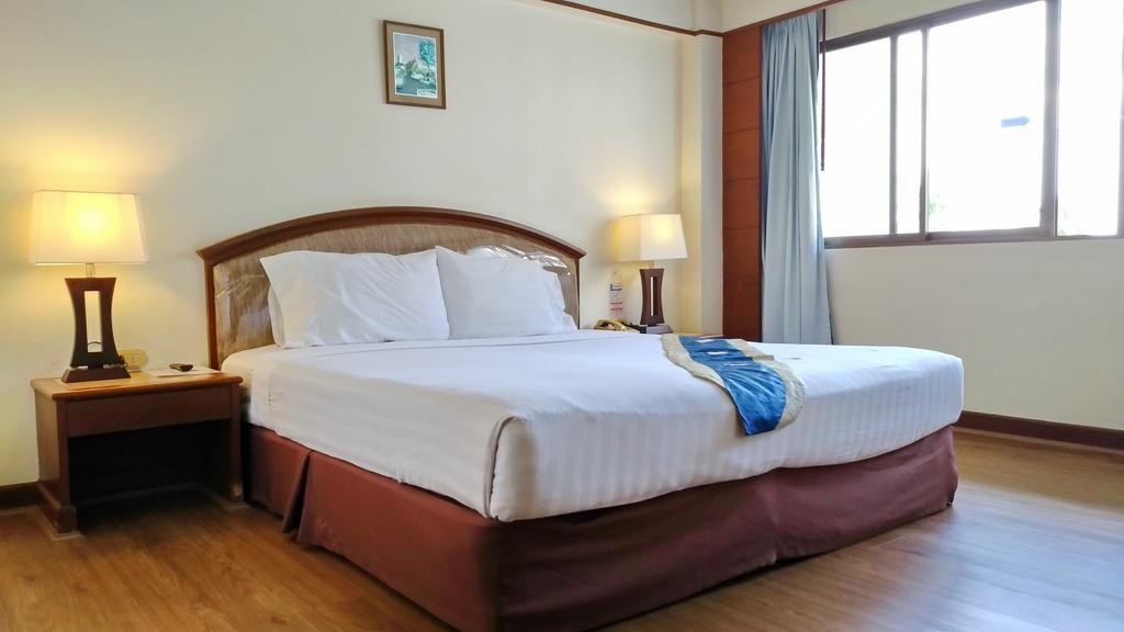 Grand Park Hotel Nakhon Si Thammarat Exterior foto