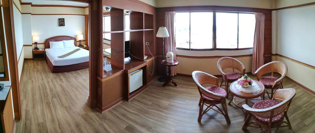 Grand Park Hotel Nakhon Si Thammarat Exterior foto