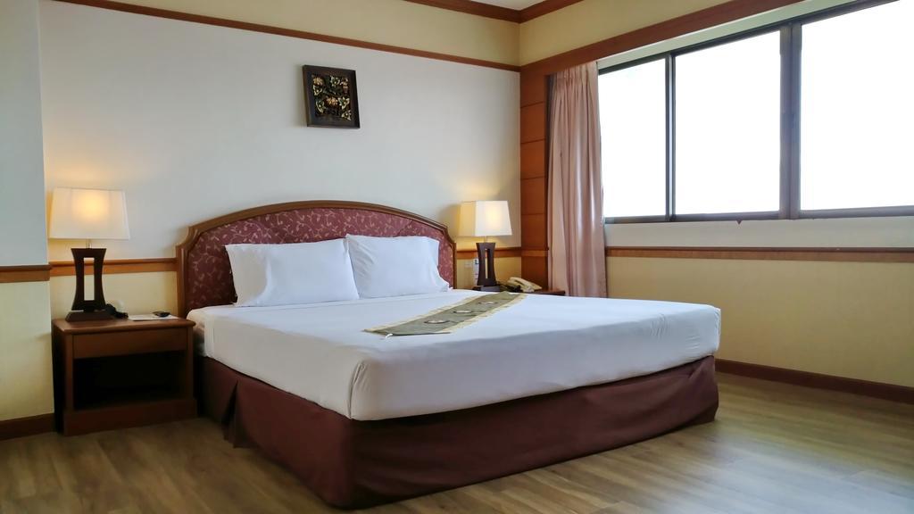 Grand Park Hotel Nakhon Si Thammarat Habitación foto
